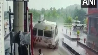India News | 3 Dead as Speeding Ambulance Crashes into Toll Gate in Karnataka's Udupi