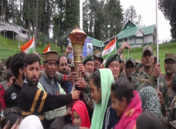 India News | J-K: Kargil Victory Flame Reaches Gulmarg in Baramulla