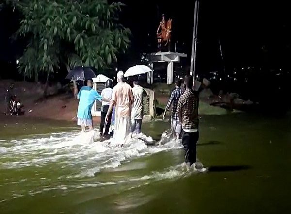 India News | CM KCR Puts Officials on Alert in Wake of Heavy Rains in Telangana