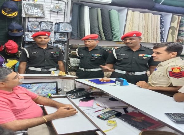India News | Delhi Police Joins Military Police in Awareness Drive to Curb Unauthorised Sale of New Army Combat Uniforms