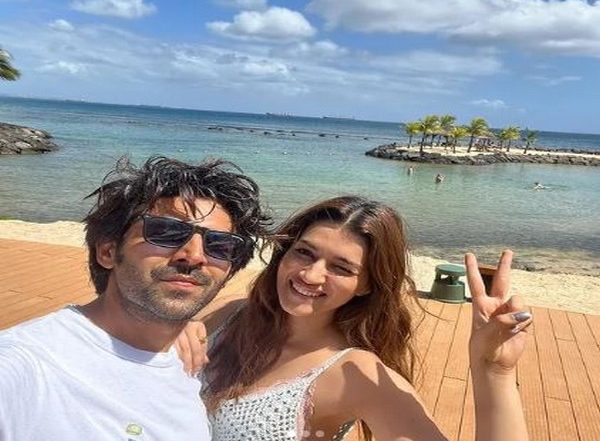 Entertainment News | Kartik, Mr 200' Hasn't Changed Even After Success of 'Bhool Bhulaiyaa 2' :Kriti Sanon
