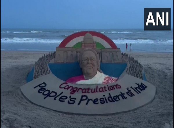India News | Odisha: Honouring in Unique Style, Sudarsan Pattnaik Creates Sand Sculpture of Droupadi Murmu at Puri Beach