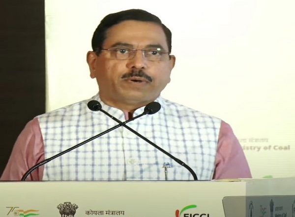 World News | Government Calls on Suo Motto All-party Meeting over Sri Lankan Crisis