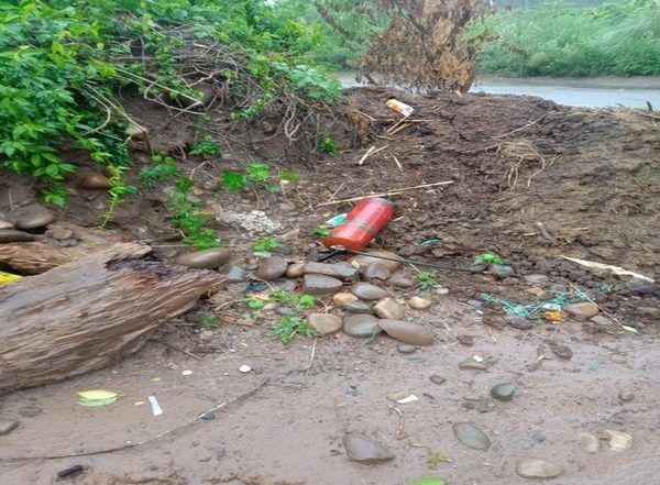 India News | Suspicious Cylinder Found in J-K's Akhnoor; Police, Bomb Squad on Spot