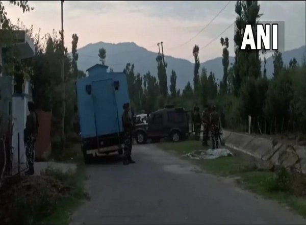 India News | Policeman Shot at by Terrorists in J-K's Anantnag