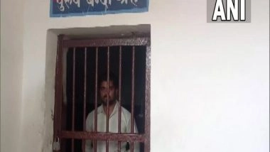 India News | UP: Man Called for Counselling Beats Up Cop Inside Mainpuri Police Station, Detained