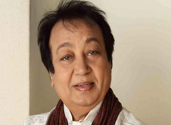 India News | Maha Deputy CM Condoles Demise of Singer Bhupinder Singh, Says His Contribution to Music Will Be Remembered