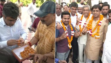 AAP Workers in Delhi Celebrate After Party Candidate Rani Aggarwal Wins From Singrauli in Madhya Pradesh Municipal Election 2022