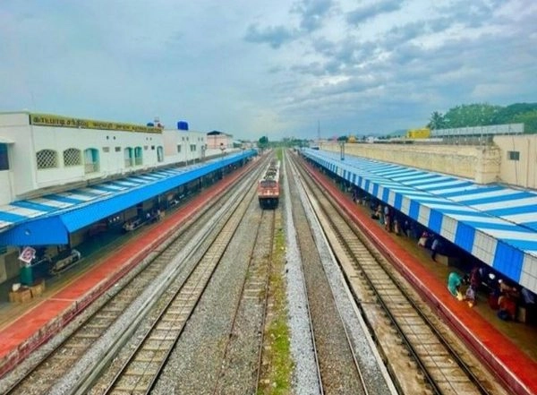 India News | Railways Identified 1,253 Stations for Modernisation, Says Ashwini Vaishnaw