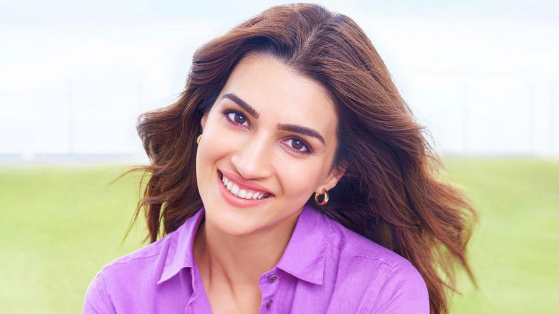 Filmfare Awards 2022: Kriti Sanon Expresses Gratitude on Winning Best Actress Award for Mimi (View Post)