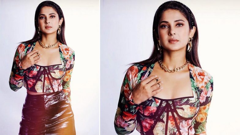 Jennifer Winget Looks Super Chic in Peachy Summer Top and Skirt; View Pics of ‘Code M2’ Actress in Sizzling Outfit!