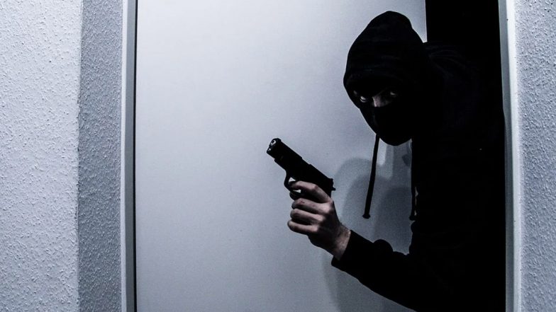 Rajasthan Shocker: Daylight Robbery in Axis Bank, Six Men Flee With Rs 1 Crore Cash & Gold in Alwar