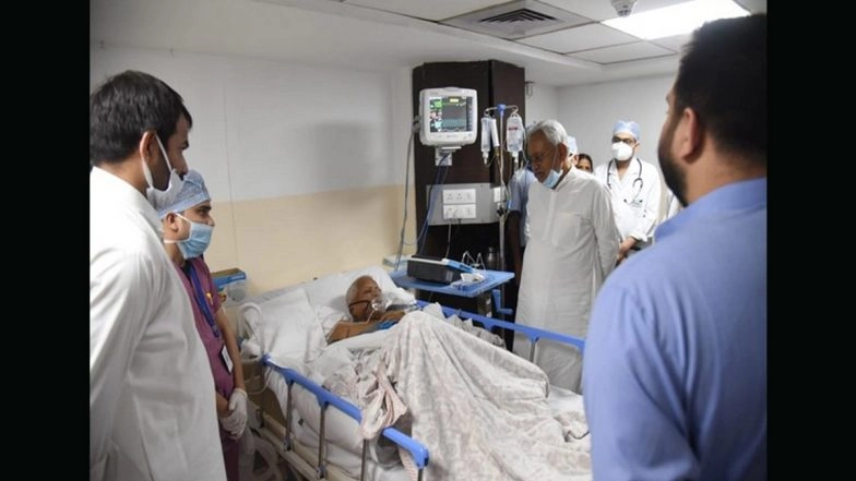 Bihar CM Nitish Kumar Visits Ailing RJD Chief Lalu Prasad Yadav at Paras Hospital