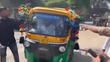 Uttar Pradesh Shocker: Over-Speeding Autorickshaw Carrying 26 Passengers Stuns Cops in Fatehpur, Vehicle Seized (Watch Video)