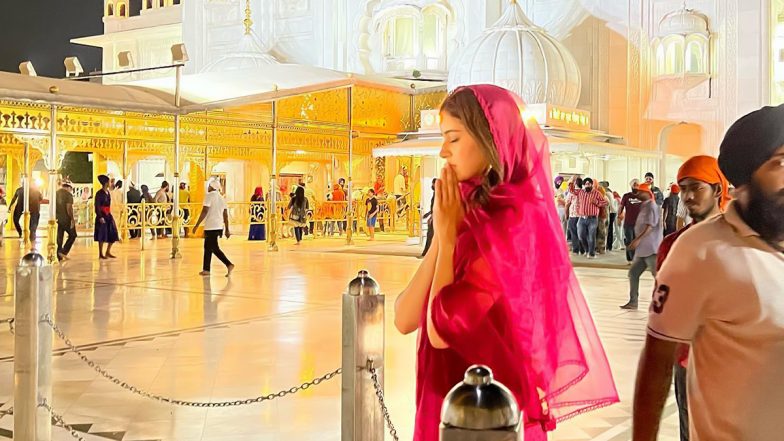 Ahead of Liger’s Release, Ananya Panday Seeks Blessings at Gurudwara Bangla Sahib (View Pics)