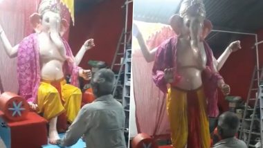 Ganesh Chaturthi 2022: Satara Artist Makes Unique Ganesh Idol That Stands Up and Gives Blessings When Feet Touched (Watch Video)