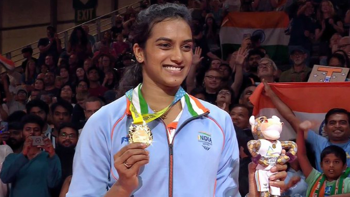 CWG 2022 PV Sindhu, Chirag Shetty Receive Warm Welcome As Indias Badminton Contingent Returns Home 🏆 LatestLY