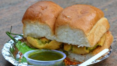 World Vada Pav Day 2022: Aaditya Thackeray Joins Mumbaikars in Celebrating the Most-Loved Street Food, Asks Twitterati About Their Favourite Vada Pav Place