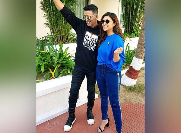 Entertainment News | Parineeti Chopra 'missing' Her Co-star Akshay Kumar at Shoot of Their Untitled Project