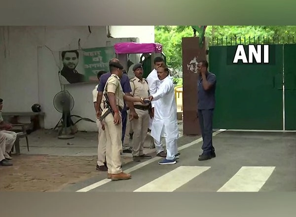 India News | Bihar JDU-BJP Rift: Congress, Left Leaders Converge for RJD Meeting at Rabri Devi's Residence