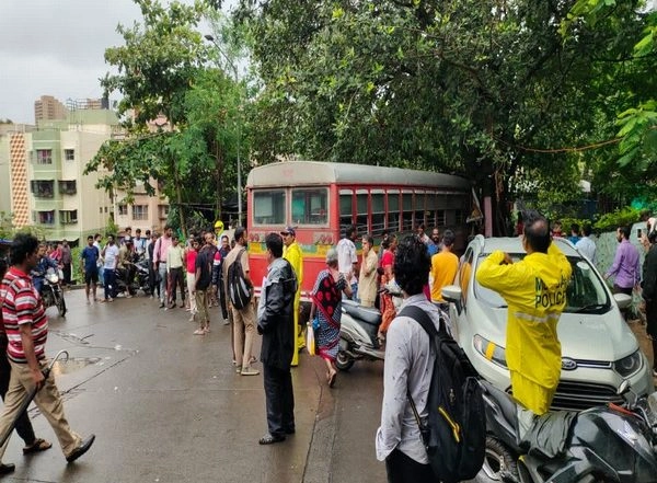 India News | Mumbai: 5 Injured as State Bus Crashes After Brake Failure