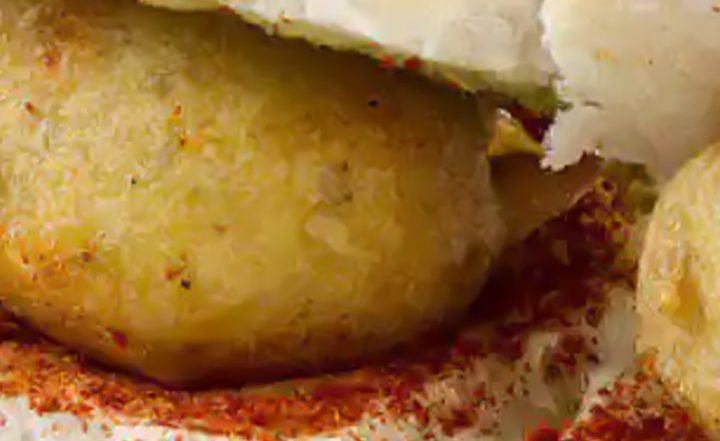 5 Famous Vada Pav Stalls to Visit in Mumbai on World Vada Pav Day 2022
