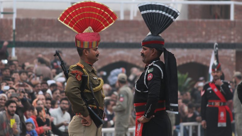 Attari-Wagah Border Beating Retreat Ceremony Live Streaming: Watch Live Telecast Of The Ceremony on Occasion of Independence Day 2022