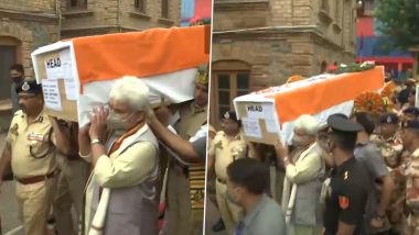 Jammu And Kashmir: LG Manoj Sinha Lends Shoulder to Mortal Remains of ITBP Jawans Who Lost Their Lives in Tragic Accident in Pahalgam (Watch Video)