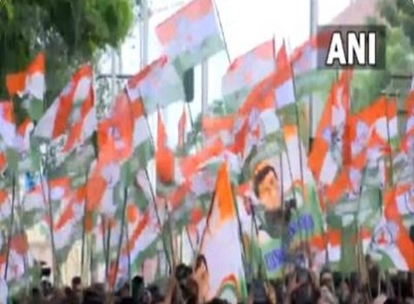 India News | Kerala: Youth Organisations Stage Protest as Student Dresses Up as Savarkar