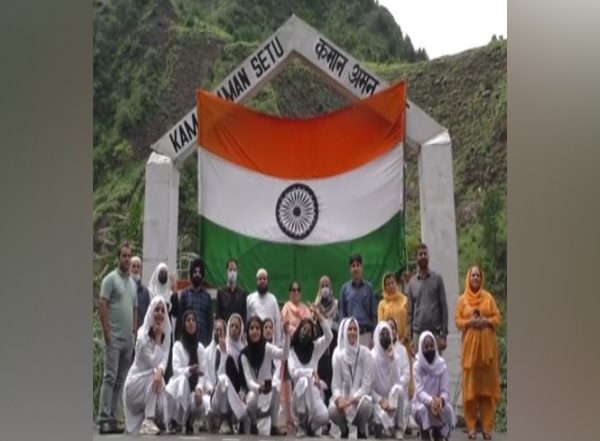 India News | J-K: NCC Cadets of Baramulla Girls College Visited Kaman Post Along LoC in Baramulla