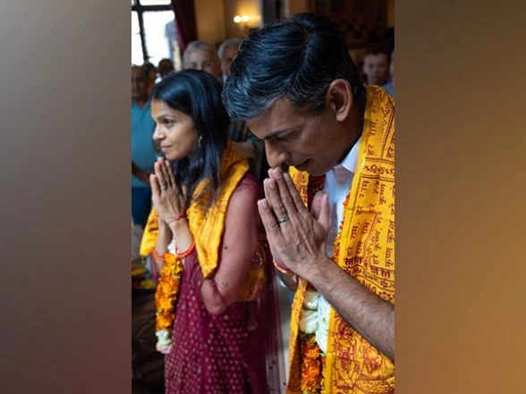 Rishi Sunak Visits Temple on Janmashtami With Wife