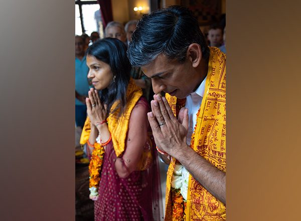 UK PM Contender Rishi Sunak Visits Temple With Wife Akshata to Celebrate Janmashtami