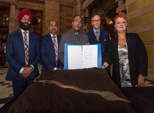 World News | UK Museum Returns Seven Indian Artefacts Including 14th-century Indo-Persian Sword
