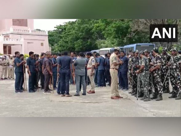 India News | Police Deployed in Force for Munawar Faruqui's Show in Hyderabad - Vimarsana News