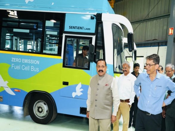 India News | Jitendra Singh Unveils India's First Indigenously Developed Hydrogen Fuel Cell Bus in Pune - Vimarsana News