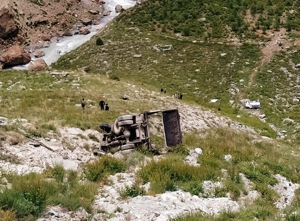 World News |  9 Pakistani Soldiers Killed After Army Vehicle Falls into Nullah in PoK