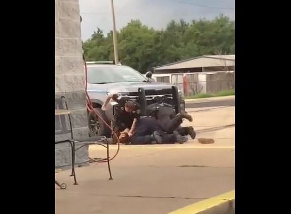 World News | US: Police Officers in Arkansas Suspended After Use of Force During Arrest