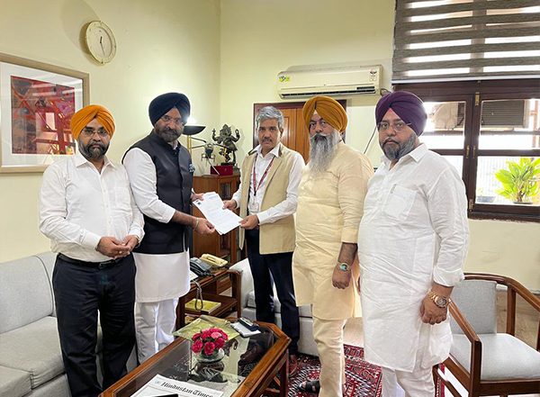 World News | BJP Leader Manjinder Singh Sirsa Meets MEA Joint Secy, Requests to Summon Pak Envoy over Abduction of Sikh Woman in Pakistan