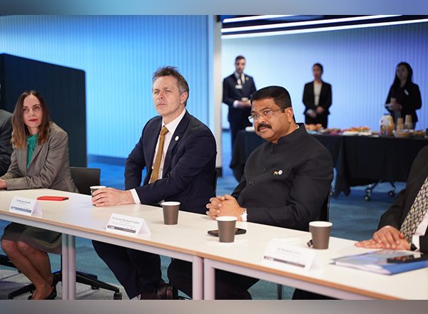World News | Dharmendra Pradhan Raises Issue of Pending Visas of Indian Students During Australia-India Education Council Meeting in Sydney