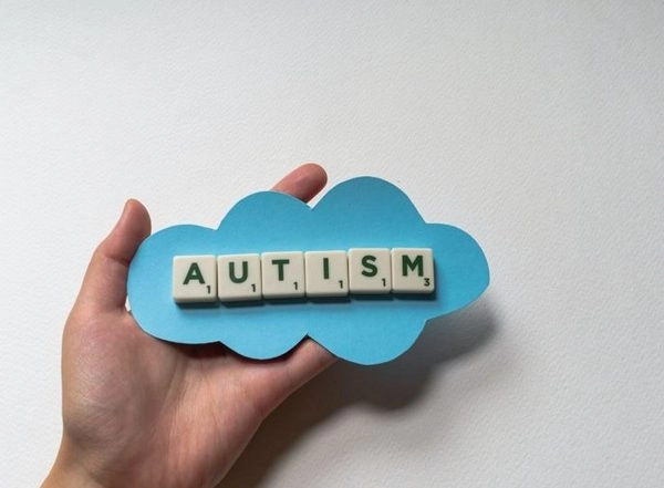 Health News | Study Finds Eye Test Could Screen Children for Autism