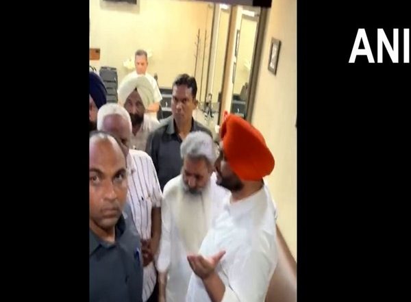 India News | Punjab Vigilance Arrests Former Minister Bharat Bhushan Ashu in Food Grains Transportation Tenders Case