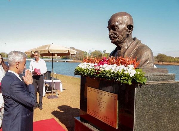 World News | EAM Jaishankar Pays Homage to Mahatma Gandhi at City Park in Brasilia