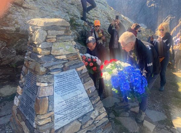 World News | Indian Envoy to France Pays Homage to Victims of 1950, 1966 Air India Flight Crashes at Mont Blanc