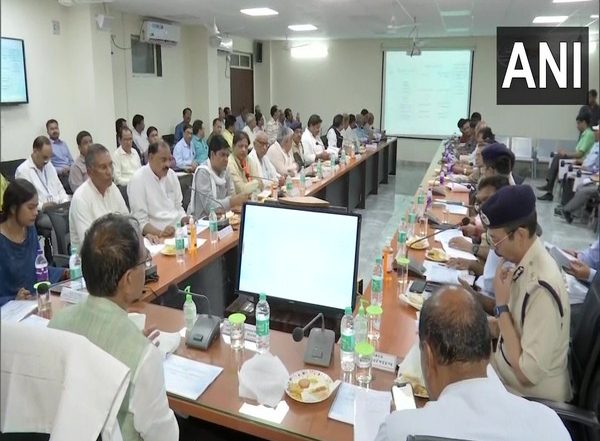 India News | MP CM Shivraj Singh Holds Meeting with Officials of Three Rainfall Affected Districts