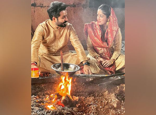 Entertainment News | Yami Gautam and Aditya Dhar Offer Prayers at Jwala Devi Temple
