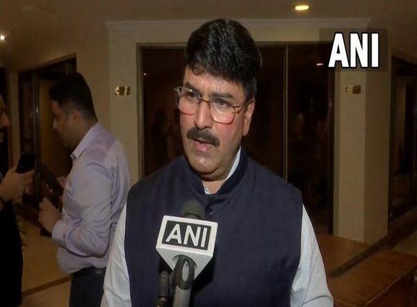 India News | Shivsena MP Shewale Urges MoS Home Ajay Kumar to Take Action over Actor Mona Ambegaonkar's Tweet on Savarkar