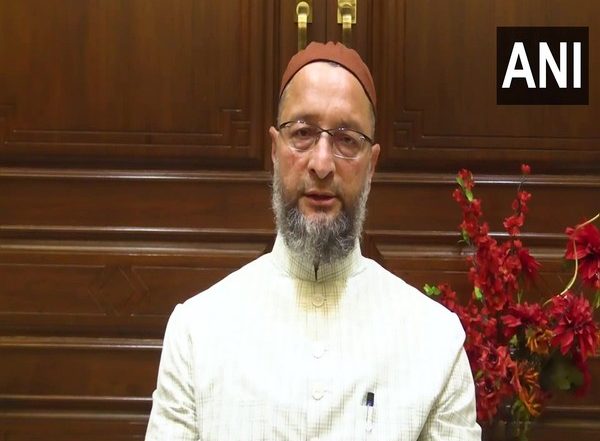 India News | Owaisi Appeals to Ensure Peaceful Friday Prayers After BJP Leader T Raja Singh's Detention
