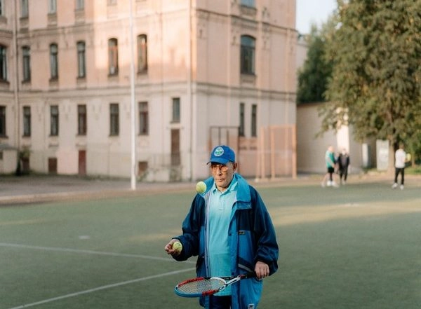 Health News | Leisure Activities May Lower Risk of Death in Older Adults