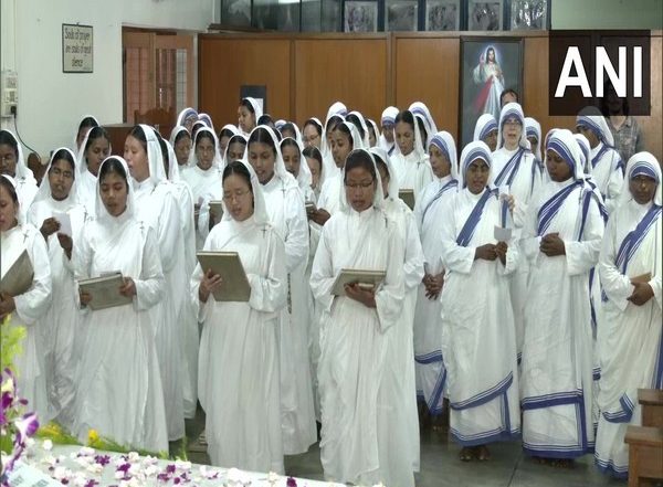 Mother Teresa Birth Anniversary 2022: Prayers Offered in Memory of Saint Teresa on Her 112th Birthday in Kolkata