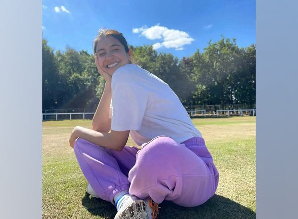 Entertainment News | Anushka Sharma Flaunts Her 'bright' Smile on 'dazzling' Sunny Day, Arjun Kapoor Reacts